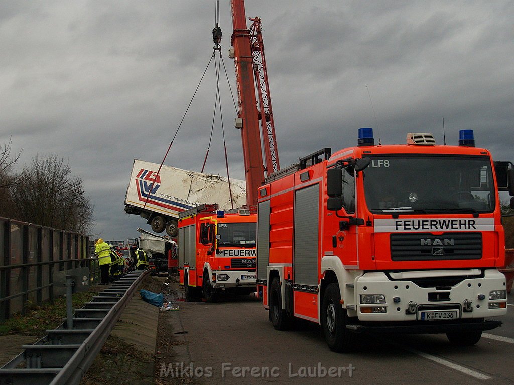 LKW stuerzt um A 3 Rich Frankfurt AK Heumar P1139.JPG